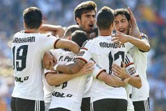 国家队体系下的球员状态反思：巴萨中后卫困境与弗里克选人难题